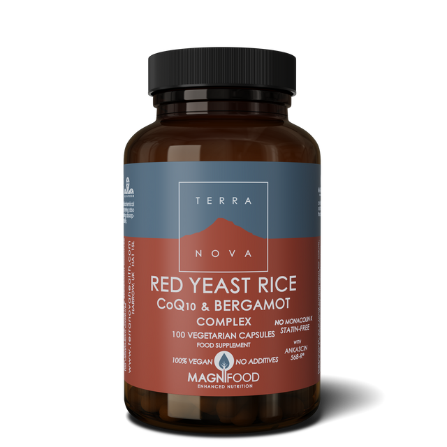 A detailed image of Terranova Red Yeast Rice, CoQ10 & Bergamot Complex capsules highlighting the supplement's ingredients including red yeast rice, bergamot extract, CoQ10, L-carnitine, and Magnifood blend with green tea, artichoke, and aronia berries, emphasizing natural, plant-based ingredients in vegetarian capsules